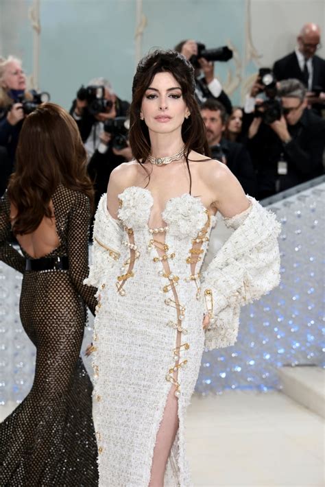 anne hathaway met gala versace|anne hathaway versace dress.